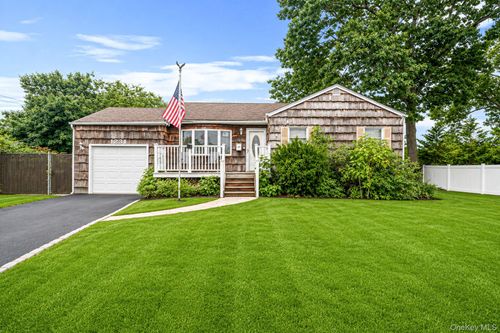 1231 10th St, West Babylon, NY, 11704-3829 | Card Image
