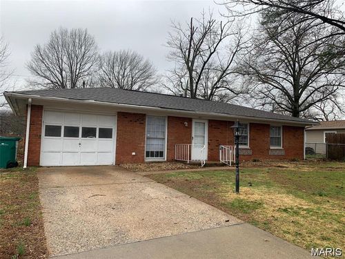 405 Todd Ln, Belleville, IL, 62221-5755 | Card Image