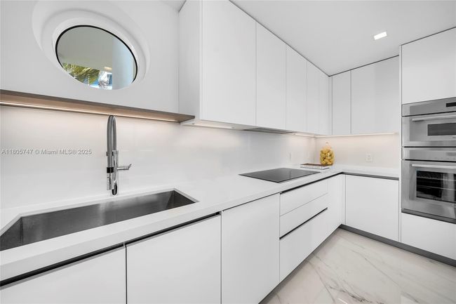 UNIT-13 - 100 S Pointe Dr, Condo with 3 bedrooms, 4 bathrooms and null parking in Miami Beach FL | Image 9