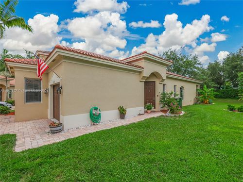 3910 Ne 10th Dr, Homestead, FL, 33033-5928 | Card Image