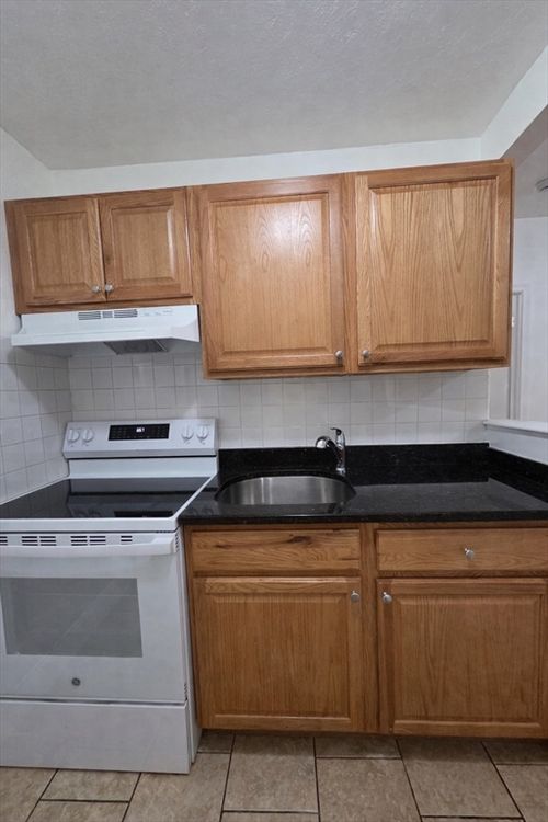 apt-2-28 Carmel St, Chelsea, MA, 02150-2097 | Card Image