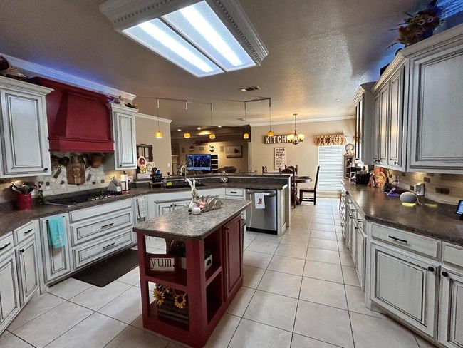 390 Hackberry Dr, House other with 5 bedrooms, 5 bathrooms and 3 parking in Andrews TX | Image 16