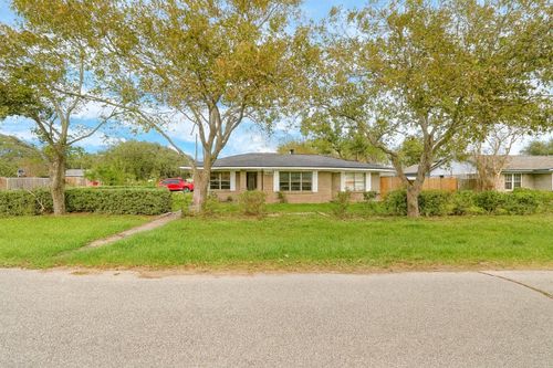 1424 N Avenue F, Freeport, TX, 77541-3406 | Card Image