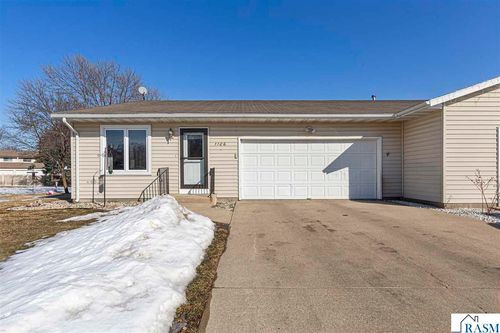 1106 Wrigley Ct, Saint Peter, MN, 56082-1186 | Card Image