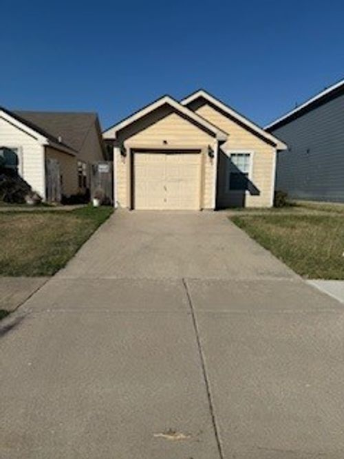 10716 Wild Oak Dr, Fort Worth, TX, 76140-5438 | Card Image