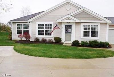 4562 Grand Teton Drive, Condo with 2 bedrooms, 2 bathrooms and null parking in Medina OH | Image 1