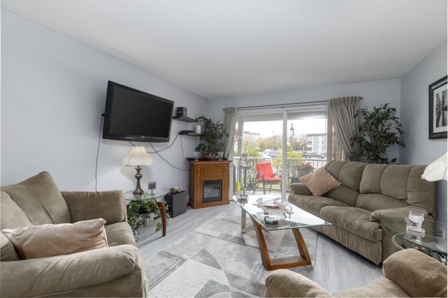 127 - 32850 George Ferguson Way, Condo with 2 bedrooms, 1 bathrooms and 1 parking in Abbotsford BC | Image 5
