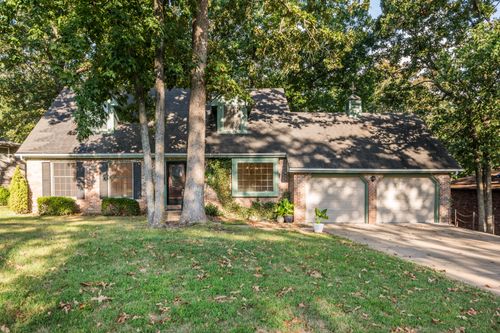 1743 Engelwood Dr, Jefferson City, MO, 65101-2384 | Card Image