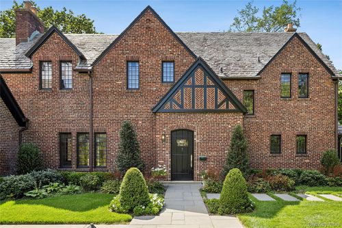 38 Country Club Dr, Port Washington, NY, 11050-4507 | Card Image