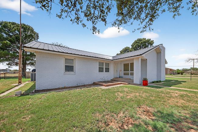 2421 State Highway 137, House other with 4 bedrooms, 3 bathrooms and 4 parking in Lenorah TX | Image 4