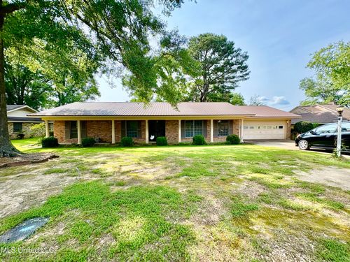 145 Swan Lake Dr, Jackson, MS, 39212-5335 | Card Image