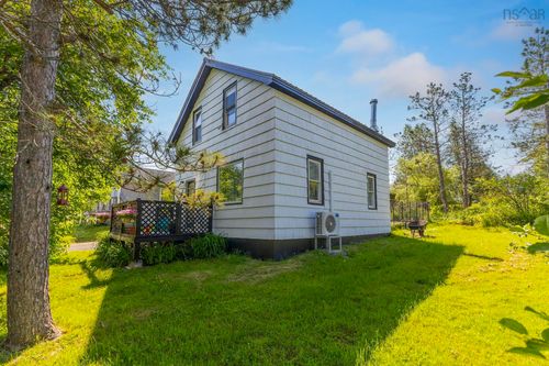 81 North St, Springhill, NS, B0M1X0 | Card Image