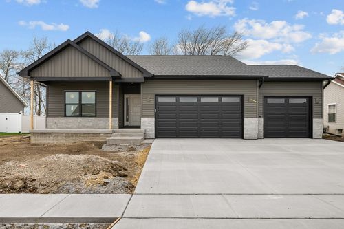 1210 Eagles Crest Dr, Davenport, IA, 52804-5124 | Card Image