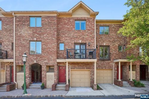 68 Mews Ln, South Orange, NJ, 07079-1748 | Card Image