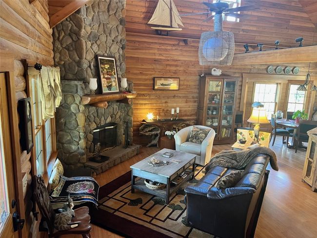Living Room & Fireplace | Image 4