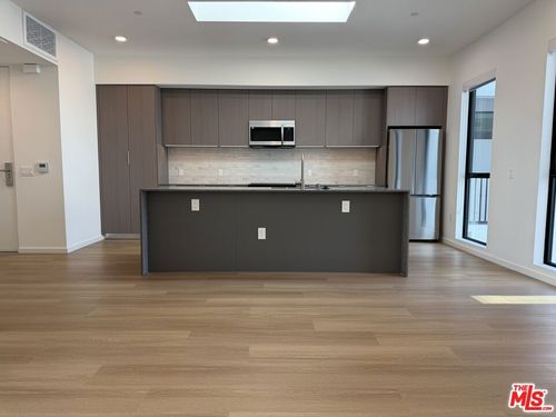 301-5119 Colfax Avenue, Valley Village, CA, 91601 | Card Image