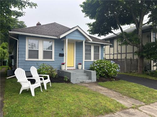 9 Rockland St, Narragansett, RI, 02882-3619 | Card Image
