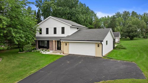 1013 Fairfield Ln, West Bend, WI, 53090-9058 | Card Image