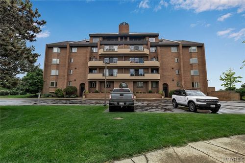 401-40 Waterfront Cir, Buffalo, NY, 14202-4315 | Card Image