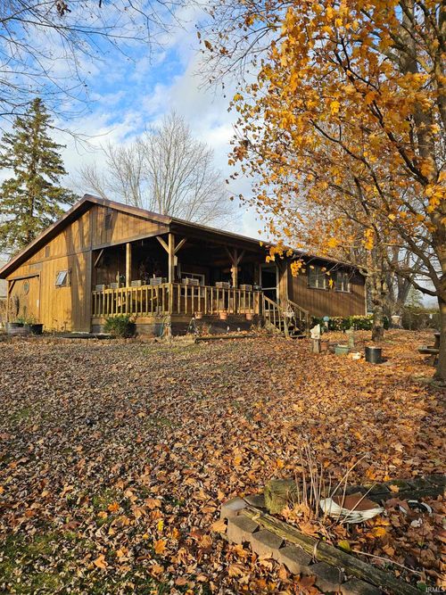 558 N Lakeshore Dr, Albion, IN, 46701-9537 | Card Image