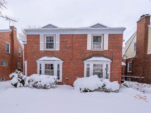 6704 N Trumbull Ave, Lincolnwood, IL, 60712-3740 | Card Image