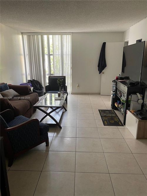 apt-323-210 172nd St, Sunny Isles Beach, FL, 33160-3422 | Card Image