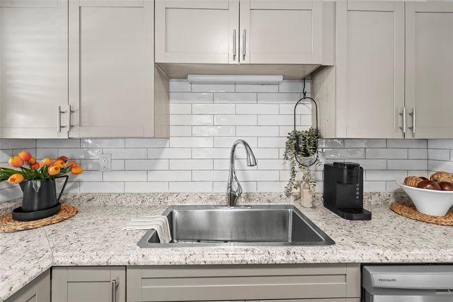 512 Flame Tree Dr, House other with 2 bedrooms, 1 bathrooms and null parking in APOLLO BEACH FL | Image 8