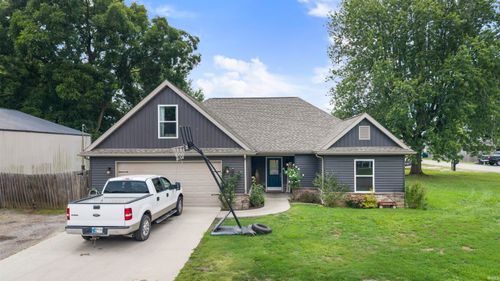 301 S 4th Ave, Haubstadt, IN, 47639-8220 | Card Image