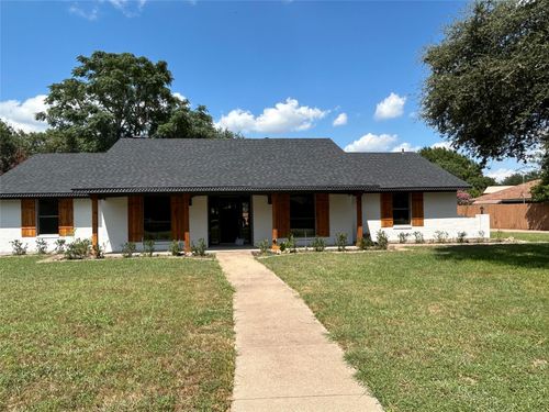 909 Highland Dr, Cleburne, TX, 76033-6116 | Card Image