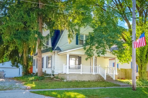 520 E Main St Se, Caledonia, MI, 49316-8227 | Card Image