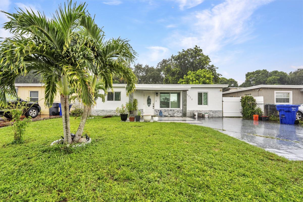 Mckinley St, Hollywood, FL 33024
