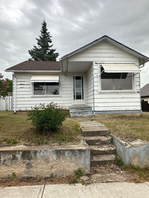 316 6 Avenue Se, Home with 2 bedrooms, 1 bathrooms and 4 parking in Manning AB | Card Image
