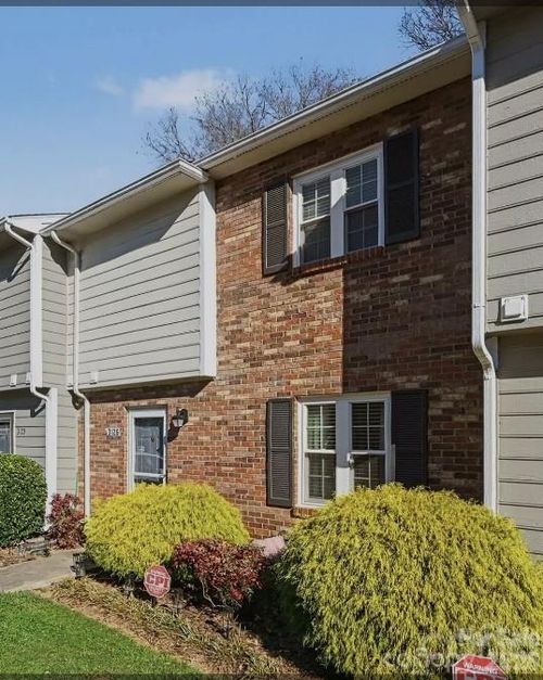 3126 Heathstead Pl, Charlotte, NC, 28210-7132 | Card Image