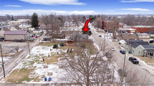 127 New Albany St, Home with 3 bedrooms, 2 bathrooms and null parking in Sellersburg IN | Image 11