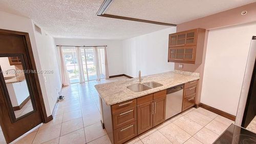 7-104-470 S Park Rd, Hollywood, FL, 33021-8748 | Card Image