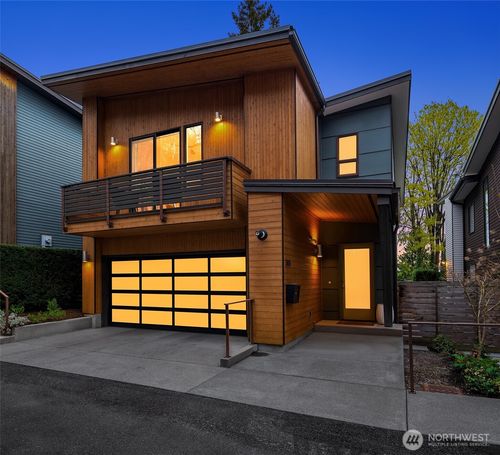 305 24th Ave E, Seattle, WA, 98112-4783 | Card Image