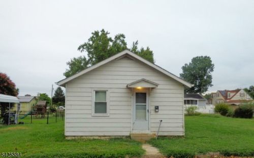 82 Castle Heights Ave, PENNSVILLE, NJ, 08070-2202 | Card Image