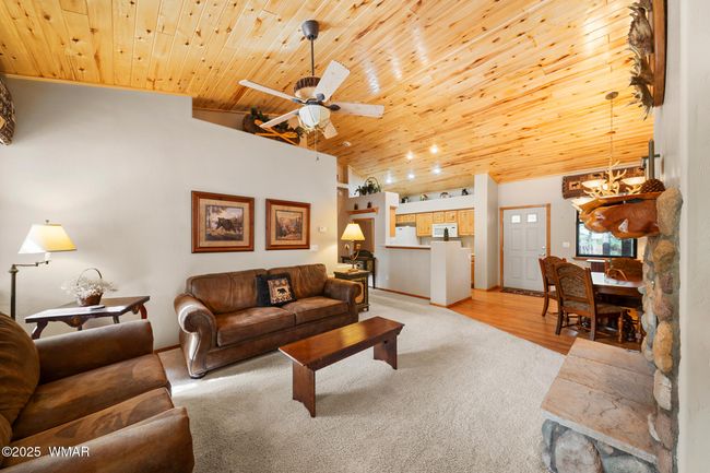 Living Area | Image 10