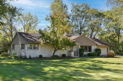 5405 W Hillcrest Dr, Mequon, WI, 53092-2016 | Card Image
