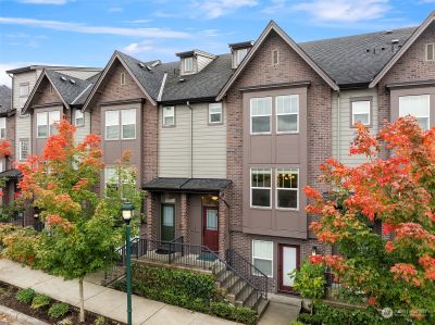 203 - 927 Ne Ellis Drive, Townhouse with 4 bedrooms, 2 bathrooms and 2 parking in Issaquah WA | Image 2