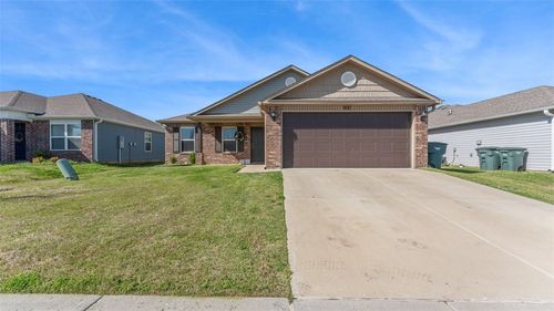 992 E Starling St, Fayetteville, AR, 72701-5447 | Card Image