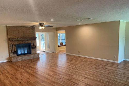 3353 Dorado Beach Dr, Farmers Branch, TX, 75234-2207 | Card Image