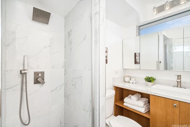 APT-1702 - 2575 Kuhio Ave, Condo with 2 bedrooms, 2 bathrooms and 1 parking in Honolulu HI | Image 12