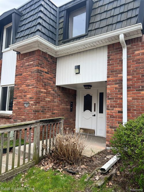 4-1868 Colonial Village Way, Waterford, MI, 48328-1956 | Card Image