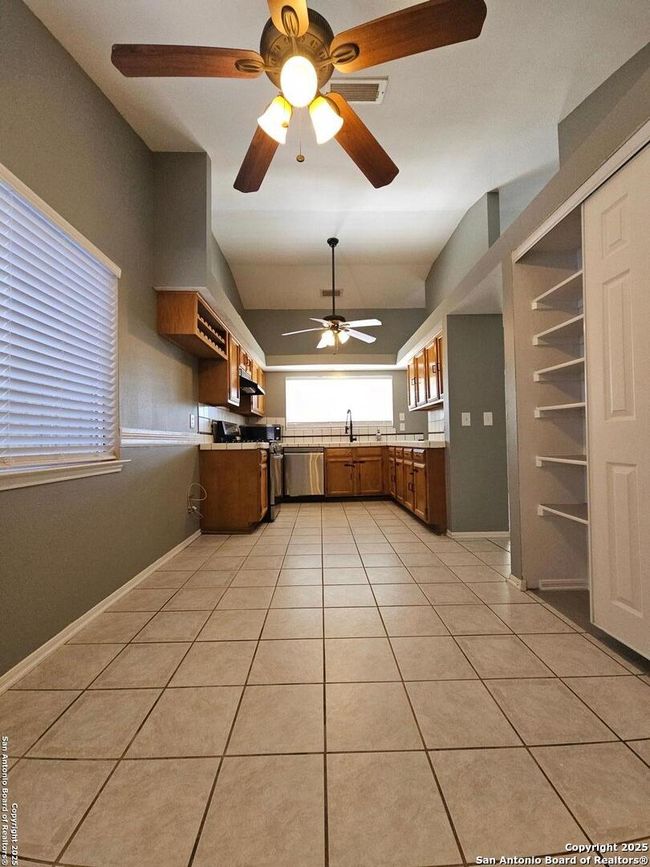 10105 Trappers Rdg, House other with 3 bedrooms, 2 bathrooms and null parking in Converse TX | Image 9