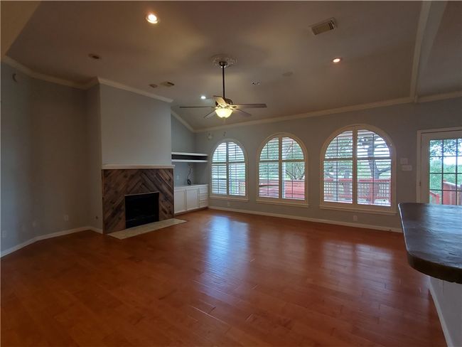 10400 W Cave Loop, House other with 4 bedrooms, 2 bathrooms and 5 parking in Dripping Springs TX | Image 9