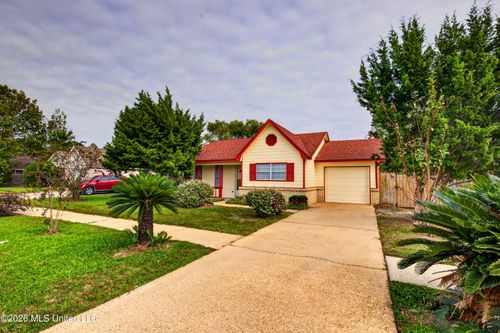 1324 Deana Rd, Ocean Springs, MS, 39564-5823 | Card Image