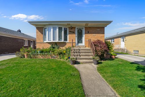 3821 Emerson Dr, Schiller Park, IL, 60176-2408 | Card Image