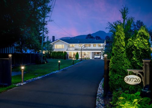 39726 Government Rd, Squamish, BC, V8B0G3 | Card Image