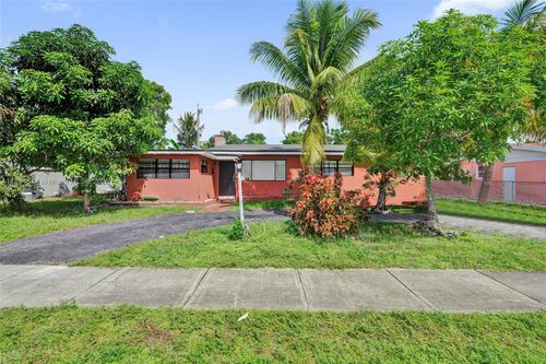 685 Ne 180th St, Miami, FL, 33162-1136 | Card Image